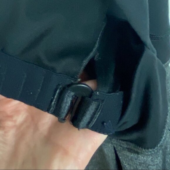 Lululemon Run Your Heart Out Tank Heathered Black Top Built In Bra Size 6 Yoga - Picture 7 of 8